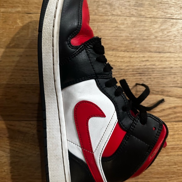 Air Jordan 1s Men Size 9. Great Condition. - Picture 7 of 7